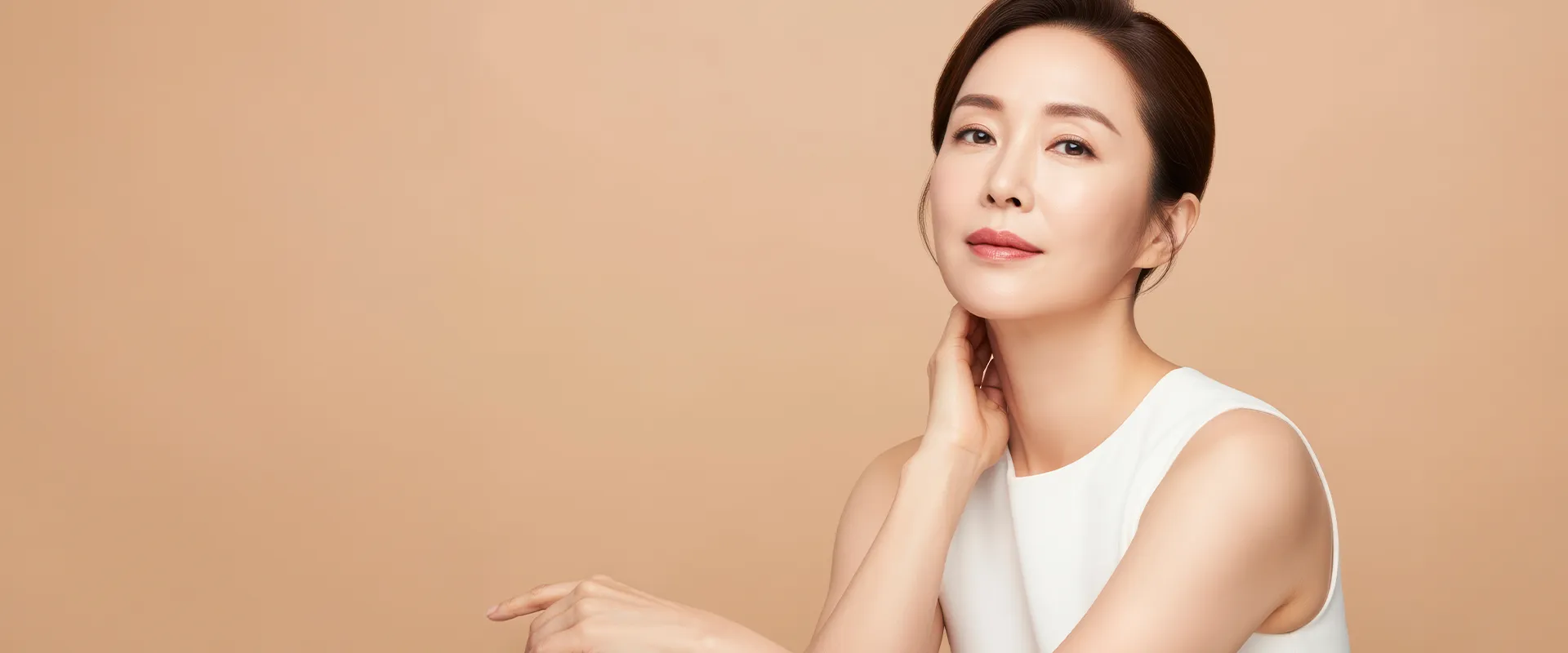 LaPrin醫院無切口下眼瞼手術後擁有清澈眼下皮膚의女性
